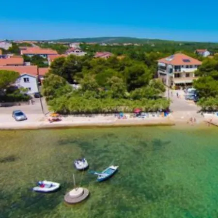 Aparment On The Beach Malenica 9 *